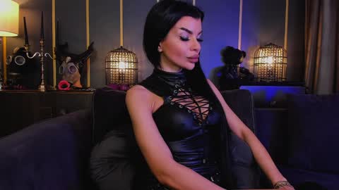 Snapshot of mistresselenia chatting on 01/18/25, 09:45 Elenia online show from 01/18/25, 09:45