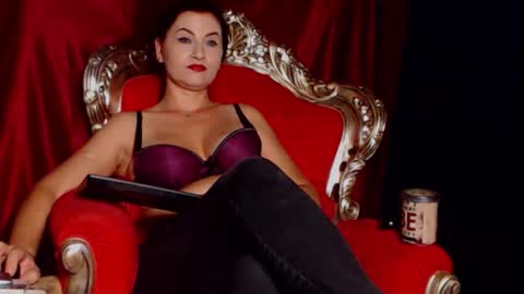 Snapshot of mistressfabiola chatting on 09/17/25, 06:42 Mistress Fabiola   online show from 09/17/25, 06:42