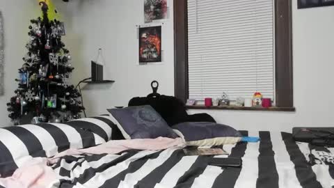 MistressLynn online show from 12/25/24, 04:22