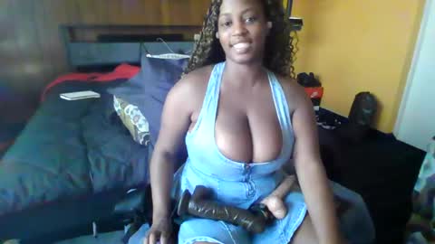Snapshot of mistressmochareign chatting on 07/12/26, 04:09 mistressmochareign online show from 07/12/26, 04:09