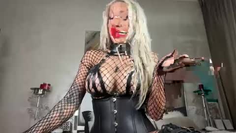 Snapshot of mistresssaida chatting on 02/26/25, 11:37 Mistress Saida online show from 02/26/25, 11:37