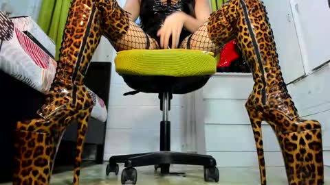 Tiffany online show from 09/24/25, 03:10