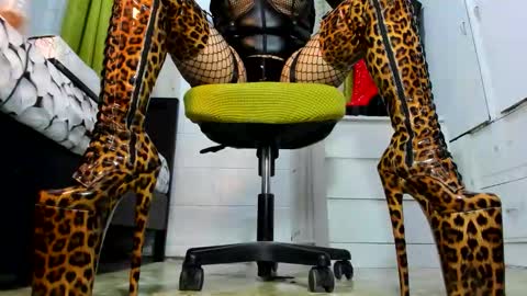 Snapshot of mistresstiffany69 chatting on 10/03/25, 04:42 Tiffany online show from 10/03/25, 04:42