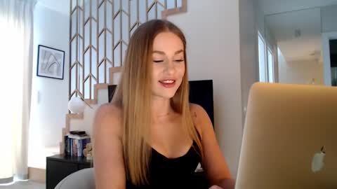 Snapshot of mistressuniverse chatting on 02/18/26, 12:12 mistressuniverse online show from 02/18/26, 12:12
