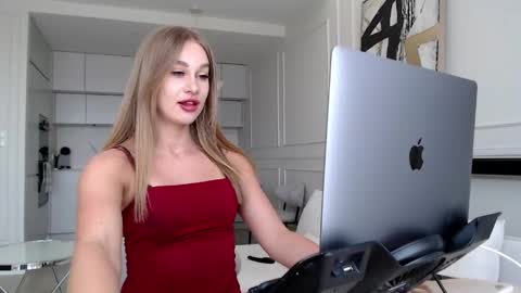 Snapshot of mistressuniverse chatting on 05/11/26, 08:42 mistressuniverse online show from 05/11/26, 08:42