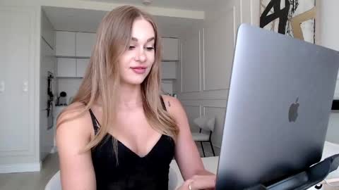 Snapshot of mistressuniverse chatting on 06/03/26, 09:23 mistressuniverse online show from 06/03/26, 09:23