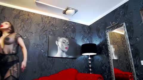 Snapshot of mistresswanda chatting on 01/01/25, 09:31 MistressWanda - online show from 01/01/25, 09:31