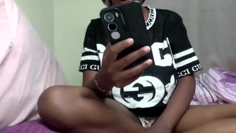 Snapshot of misty_shee chatting on 12/03/25, 07:23 misty_shee online show from 12/03/25, 07:23