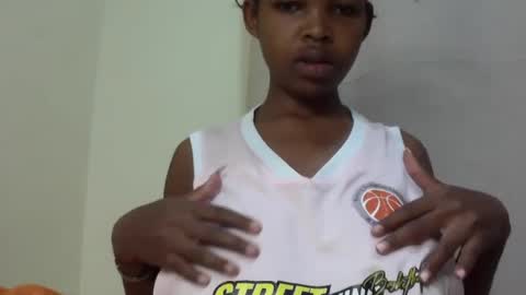 Snapshot of misty_shee chatting on 06/27/26, 04:23 misty_shee online show from 06/27/26, 04:23