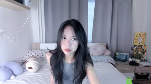 Snapshot of mitsuko_ chatting on 01/23/25, 03:22 Mitsuko online show from 01/23/25, 03:22