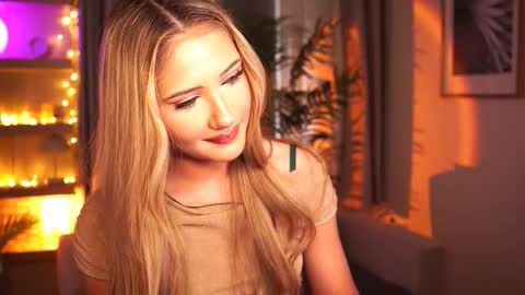 Snapshot of miumiiuu chatting on 10/10/25, 12:37 Miu Meow online show from 10/10/25, 12:37