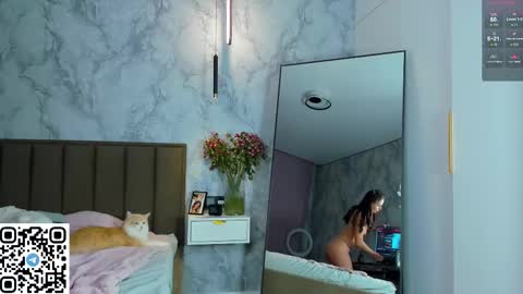 Mia 3 online show from 10/22/25, 12:16