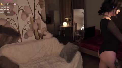 Snapshot of miuri_miy chatting on 10/03/25, 04:37 Yuka online show from 10/03/25, 04:37