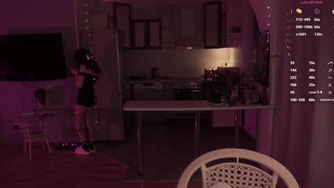 Snapshot of miuri_miy chatting on 11/28/25, 06:43 Yuka online show from 11/28/25, 06:43