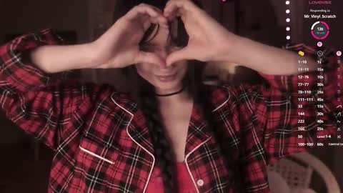 Snapshot of miuri_miy chatting on 12/05/25, 05:53 Yuka online show from 12/05/25, 05:53