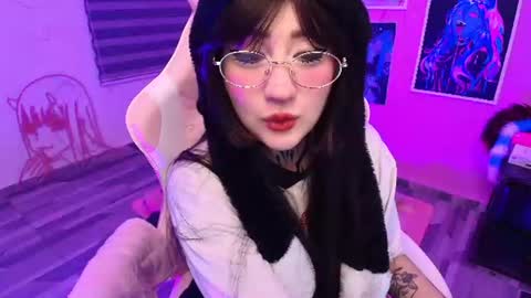 Snapshot of miwaviolet chatting on 06/22/26, 02:02 Miwa Violet online show from 06/22/26, 02:02