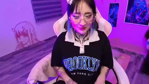 Snapshot of miwaviolet chatting on 06/24/26, 01:26 Miwa Violet online show from 06/24/26, 01:26