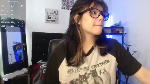 Snapshot of mixie_cute chatting on 11/04/25, 01:32 mixie_cute online show from 11/04/25, 01:32