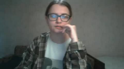 Snapshot of miyabe chatting on 12/16/24, 11:01 Milana online show from 12/16/24, 11:01
