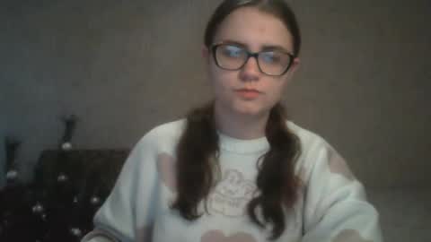 Snapshot of miyabe chatting on 01/05/25, 10:43 Milana online show from 01/05/25, 10:43