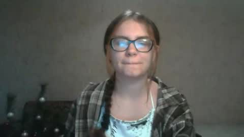Snapshot of miyabe chatting on 01/12/25, 07:11 Milana online show from 01/12/25, 07:11