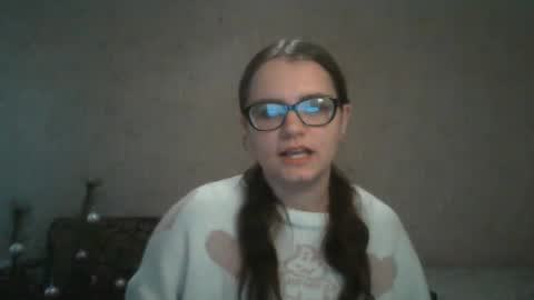 Snapshot of miyabe chatting on 02/12/25, 01:27 Milana online show from 02/12/25, 01:27