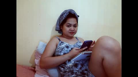 Snapshot of mizindependent chatting on 03/11/25, 05:49 Cutiepie online show from 03/11/25, 05:49