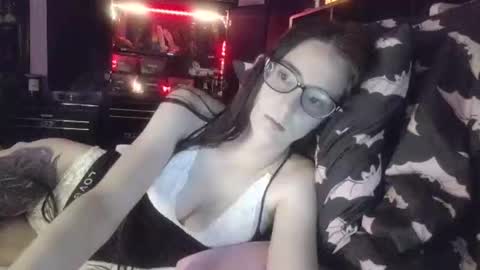 Snapshot of mizzbonez chatting on 06/05/26, 05:25 Mizz Bonez online show from 06/05/26, 05:25