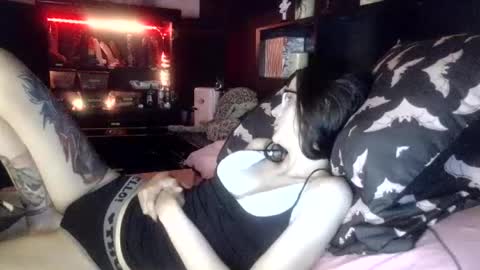 Snapshot of mizzbonez chatting on 06/12/26, 04:11 Mizz Bonez online show from 06/12/26, 04:11