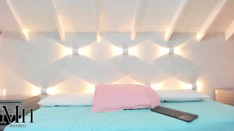 Snapshot of mizzhell_ chatting on 10/01/25, 12:44 mizzhell_ online show from 10/01/25, 12:44