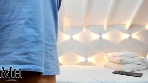 mizzhell_ online show from 11/16/25, 12:44