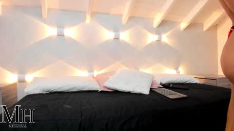 mizzhell_ online show from 11/23/25, 12:49