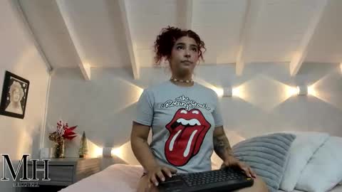 mizzhell_ online show from 12/18/25, 03:34