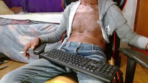 Snapshot of mjmadurengue chatting on 12/24/24, 09:44 Mario jose online show from 12/24/24, 09:44