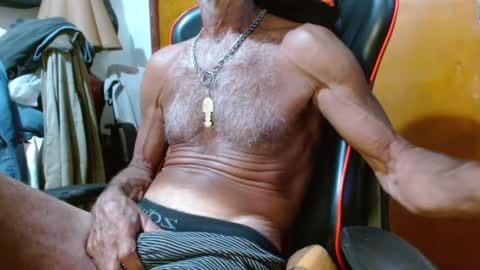 Snapshot of mjmadurengue chatting on 01/17/25, 05:42 Mario jose online show from 01/17/25, 05:42