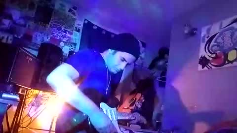 Snapshot of mjmckenz55 chatting on 10/21/25, 01:17 Daddy720 online show from 10/21/25, 01:17