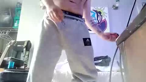 Snapshot of mjmckenz55 chatting on 10/29/25, 02:41 Daddy720 online show from 10/29/25, 02:41