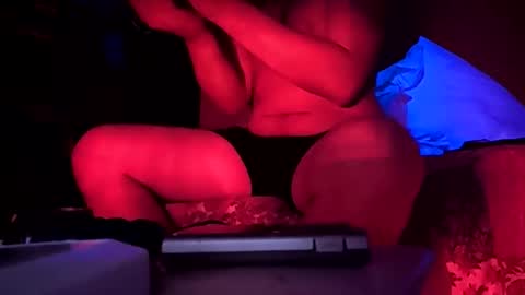 Snapshot of mjmckenz55 chatting on 04/28/26, 02:27 Daddy720 online show from 04/28/26, 02:27