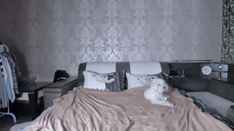 Lili online show from 09/23/25, 10:40