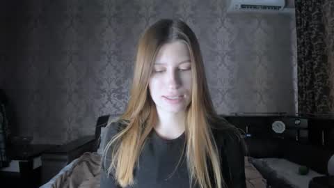 Lili online show from 09/28/25, 10:09