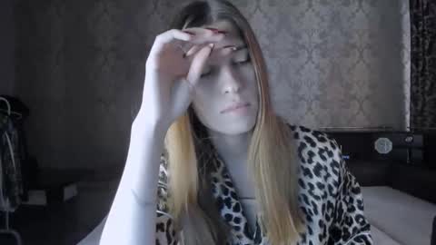 Lili online show from 10/09/25, 10:46