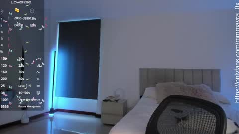 Snapshot of mmmayra_0x chatting on 10/30/25, 09:37 MAYRA online show from 10/30/25, 09:37