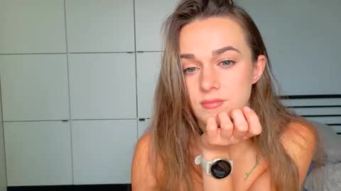 mmminnie online show from 11/18/25, 10:31