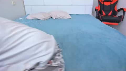 Snapshot of mmmmmargo chatting on 11/15/25, 01:40 Margo online show from 11/15/25, 01:40