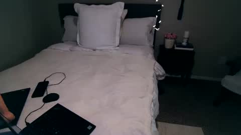 Angel online show from 11/03/25, 05:20