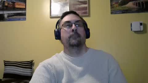 Snapshot of mmr45 chatting on 10/20/25, 03:40 mmr45 online show from 10/20/25, 03:40