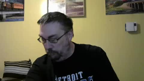 Snapshot of mmr45 chatting on 10/24/25, 04:42 mmr45 online show from 10/24/25, 04:42