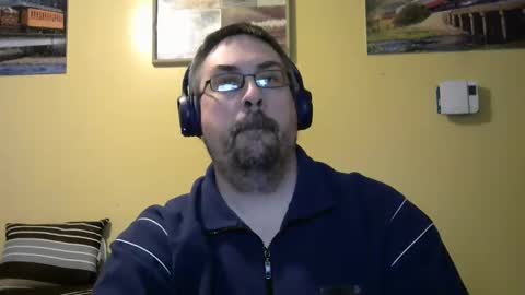 Snapshot of mmr45 chatting on 10/27/25, 03:21 mmr45 online show from 10/27/25, 03:21