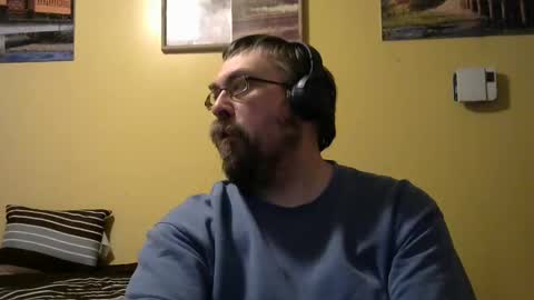 Snapshot of mmr45 chatting on 11/29/25, 05:43 mmr45 online show from 11/29/25, 05:43