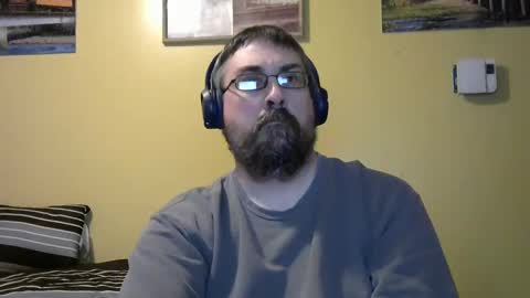 Snapshot of mmr45 chatting on 11/30/25, 05:22 mmr45 online show from 11/30/25, 05:22